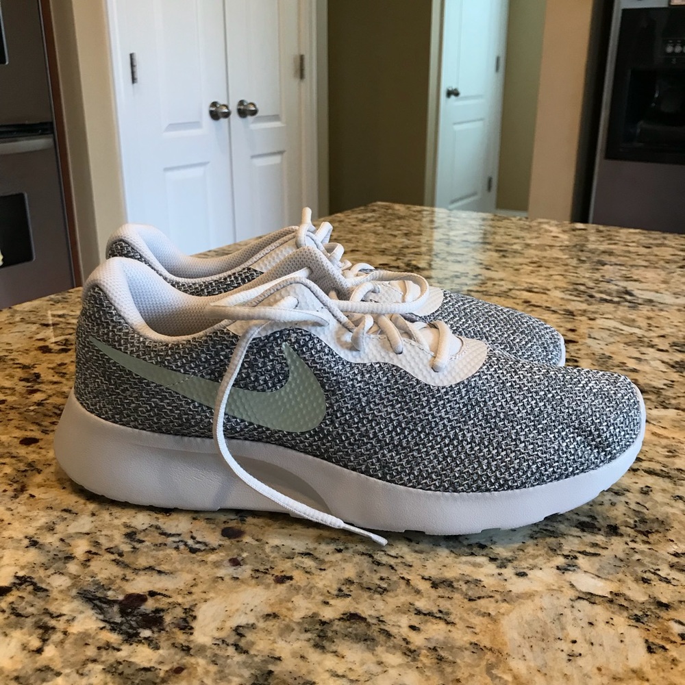 NWT Nike Tanjun sneakers